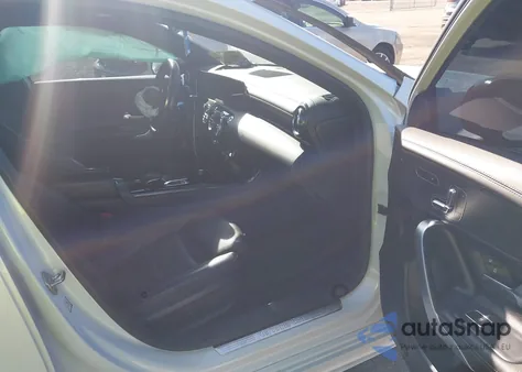 2020 Mercedes-Benz A 220 z USA, uszkodzony, nr VIN WDD3G4EBXLW037901